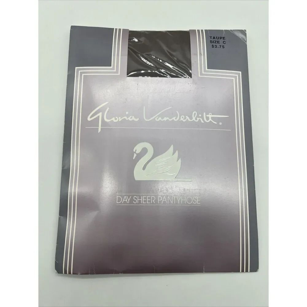 Vintage NWT Gloria Vanderbilt Daysheer Pantyhose  Sandlefoot Taupe Size C